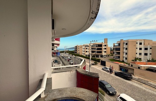 Ingleses Norte Apartment | Live carefree days and wake up to the sound of ocean waves.