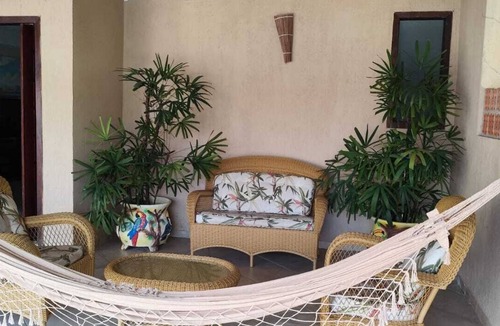 Coroa Vermelha House | Located 700 meters from the beach, it accommodates up to 15 people in beds and is pet-friendly.