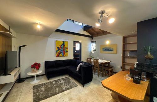Carapicuiba Ski Chalet | Loft Aconchegante com Atmosfera Intimista em Meio à Natureza – Granja Viana