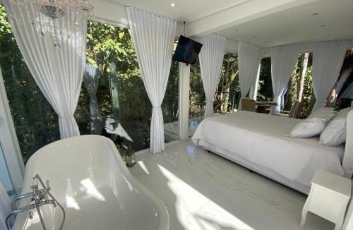 Sao Roque Cabin | Loft Vidro Vitoriano em Condomínio Rota do Vinho São Roque