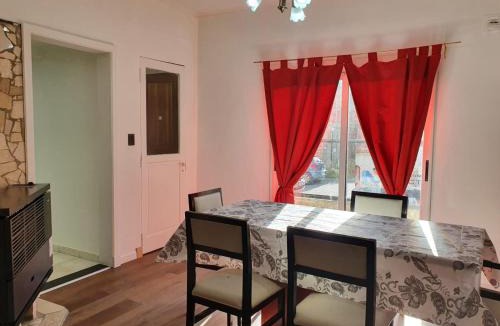 Veintiocho de Noviembre House | Los manzanares, casa histórica