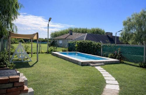 San Carlos de Bolivar House | Los Sauces, casas con piscinas privadas en barrio residencial