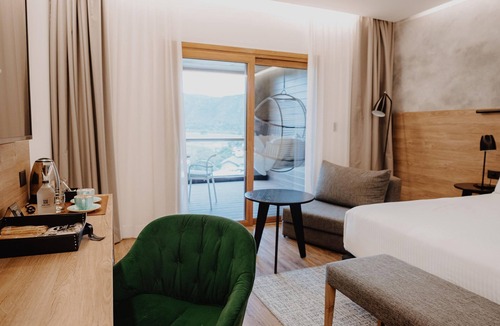 Villa General Belgrano Hotel | Luxe Mountain Retreat: Private Balcony & Outdoor Pool | Near Noah's Ark