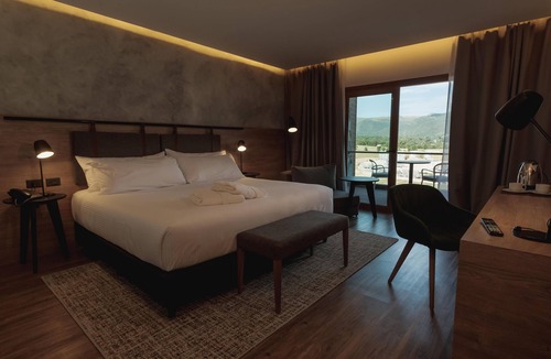 Villa General Belgrano Hotel | Luxe Mountain Retreat: Private Balcony & Outdoor Pool | Near Noah's Ark