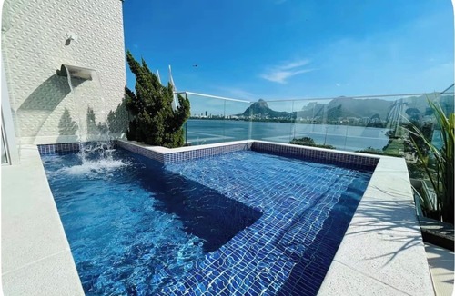 Zona Sul Apartment | Luxurious penthouse with a pool, sauna, and privacy.