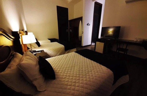Matriz Hotel | Luxurious Refurbished Historic Room with Wi-Fi, Breakfast & Garden Lounge Space