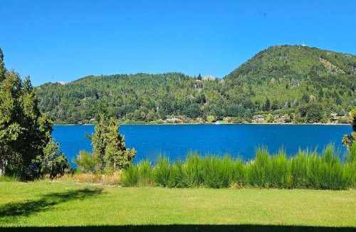 Peninsula San Pedro House | Mágico lugar a orillas del Nahuel Huapi con costa de lago