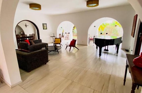 Cotia House | Magnífica casa no coração da Granja Viana