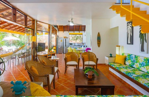 Toninhas House | Magnificent Casa Pé na Areia: Swimming Pool, AC Suites and Serv. Kitchen /Cleaning Included