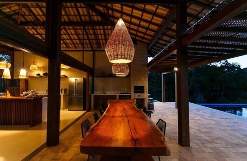 Curuipe House | Maison Noix de Cajou. New house on Espelho Beach, located in the Outeiro das Brisas condominium, offering all the amenities you need for your vacation.