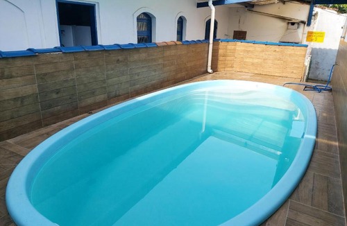 Maranduba Ski Chalet | Maranduba Chalé Marbela 5-C — 2 Quartos, Piscina, 3 Quadras do Mar