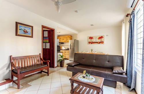 Canto Grande House | Mariscal Ideal Family Retreat, King Bed, Complete Linens, 220m from the Sea