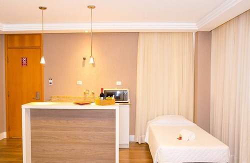Civic Center Hotel | Master Twin Suite with Free Breakfast!