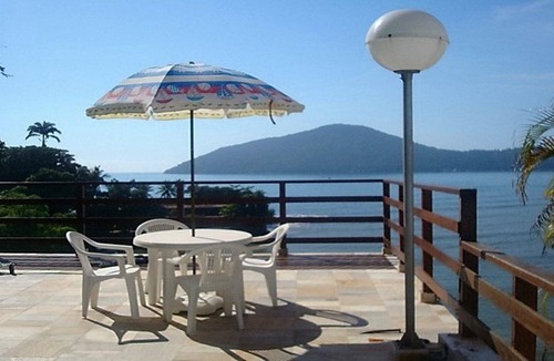 Downtown Ubatuba Apartment | Matarazzo Beach - In front of the beach with beautiful view