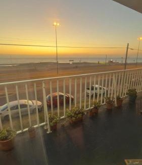 Constitucion Apartment | Mediterraneo - frente al mar, con amaneceres únicos, balcon y estacionamiento