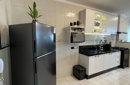 Tupi Apartment | Modern retreat with barbecue, 200m from the beach.