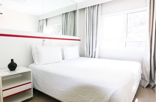 Sao Paulo Hotel | Modern Retreat With Pool, Fitness Access | 0.7mi to Paulista Avenue