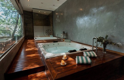 Rio Cuarto Hotel | Modern Rio Cuarto Retreat: Spa, Indoor Pool | 10 Min Drive to IAH Airport
