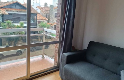 La Perla Apartment | Monoambiente centrico,Balcón Privado, A 3 cuadras del Mar en barrio de La Perla