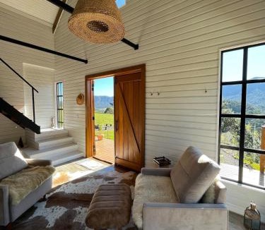 Urubici Ski Chalet | Monte Canudo, Refúgio Premium com Riacho Privativo e Hidro, na Serra do Corvo Branco