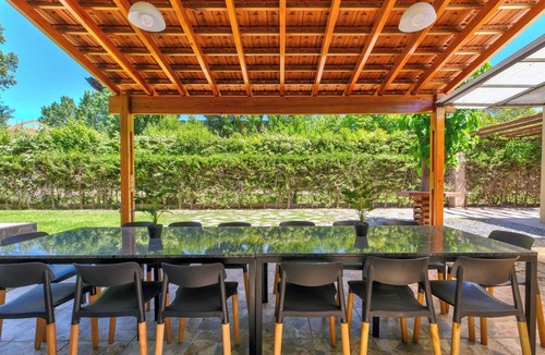 Chacras de Coria House | MOT Rentals + Besares House - 4 Bd Pool BBQ