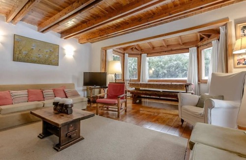 Villa Catedral Ski Chalet | Mountain cabin with large garden and lots of sun.
