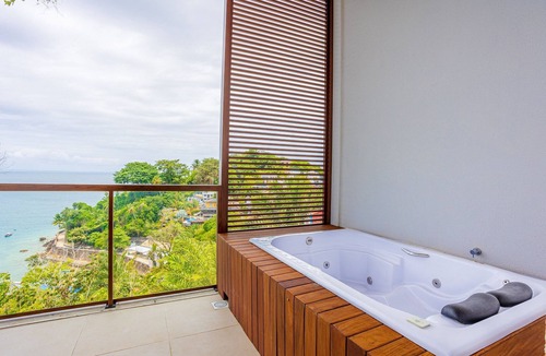Morro de Sao Paulo Apartment | MSP06 Sea View Bedroom and Living Room (50m from the Beach)