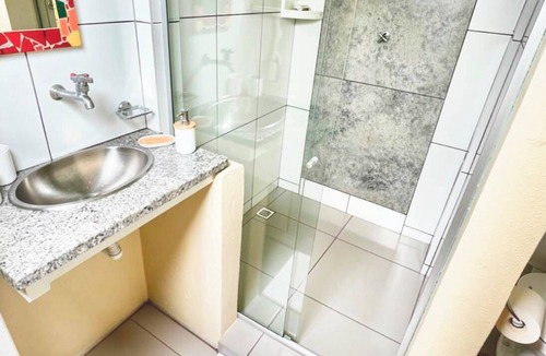 Historic Center Apartment | Mucugê Suite - Ocean view - 200 meters from the beach - main street of Arraial