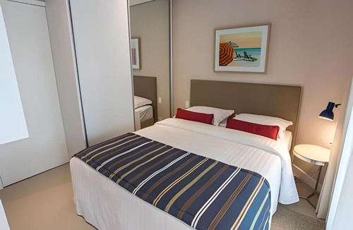 Pompeia Apartment | na praia com vista mar garagem e ar cond inclusos!