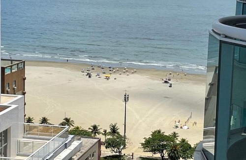 Pompeia Apartment | na praia com vista mar garagem e ar cond inclusos!