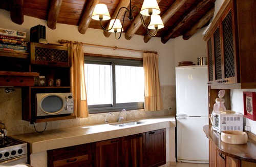 Vistalba House | One-acre retreat: villa, guest unit, private room, pool, WiFi, wineries nearby