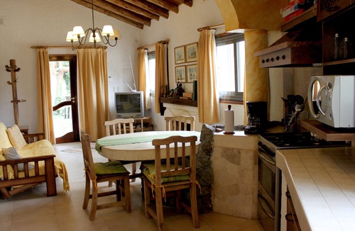 Vistalba House | One-acre retreat: villa, guest unit, private room, pool, WiFi, wineries nearby