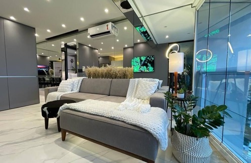 Alphaville Industrial RV Rental | Paris Luxury Apartment