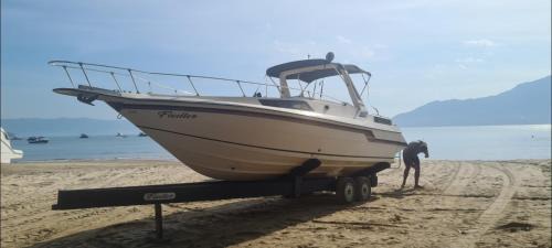 Pontal da Cruz Boat Rental | Passeio de Lancha 25 pés para 6 pessoas em Ilhabela