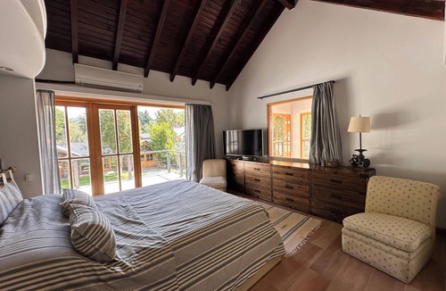 Lanin National Park House | Patagonia Casa Sur - Luxury mansion with swimming pool and barbecue area