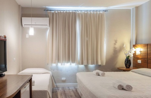 Matriz Hotel | Perfect Executive Triple Room for a Couple and Friend in Central Curitiba Stay