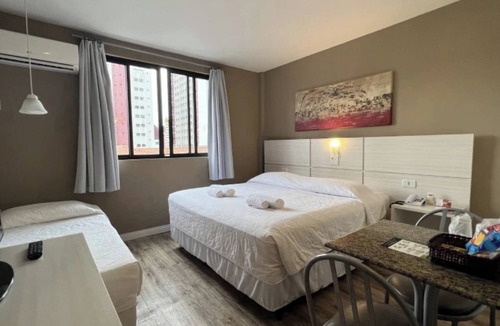 Matriz Hotel | Perfect Executive Triple Room for a Couple and Friend in Central Curitiba Stay