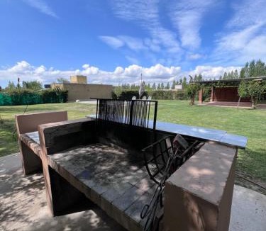 Vista Flores House | Pergolas Guest House - Pileta, Vinos y Montaña