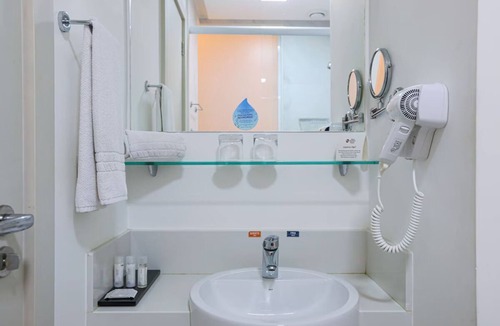 Copacabana Hotel | Pet-Friendly and Quiet Room with Comfortable Bed – Perfect for Relaxing Nights