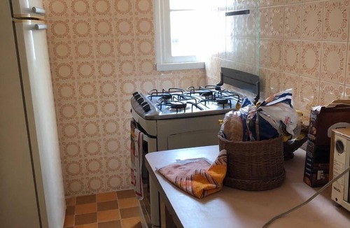 Barra Funda Apartment | Pitangueiras, Guarujá, apartment 50 m from the beach, great location, Wi-Fi.