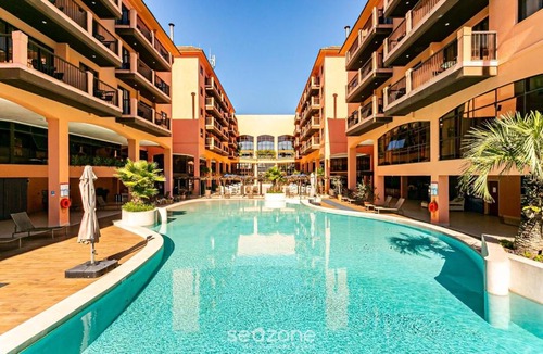 Jurere Apartment | Pool View Studio in Beachfront Resort JBV134