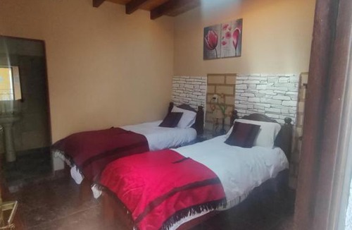 Finca El Potrero House | POSADITA LOS ALAMOS estamos en San Isidro a 8km pasando Iruya se hace caminando lea atentamente la descripción turismo aventura consulte el servicio 4x4