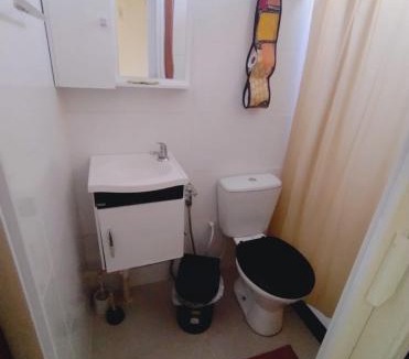 Jardim Esperanca House | Pousada Cabo Frio com Piscina, Estacionamento, Ar-condicionado - Suítes Completas e Cozinha Compartilhada!