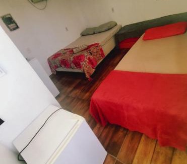 Jardim Esperanca House | Pousada Cabo Frio com Piscina, Estacionamento, Ar-condicionado - Suítes Completas e Cozinha Compartilhada!