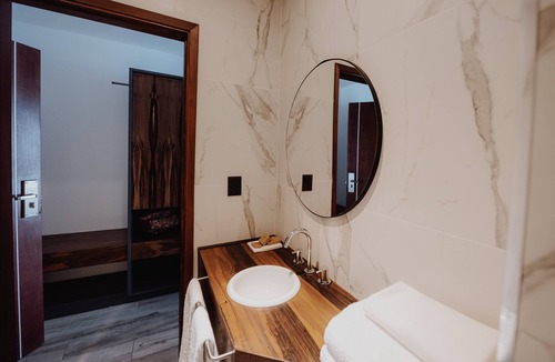 Rio Cuarto Hotel | Premium Boutique Stay with Free Breakfast | 10 Min Drive to Rio Cuarto Airport
