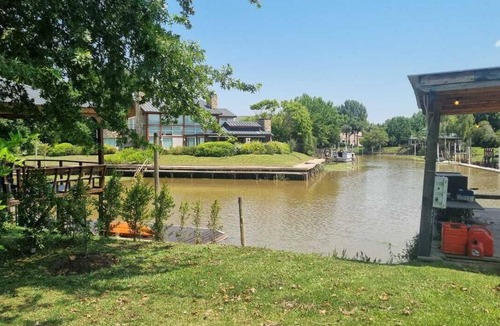 Partido de Tigre Cabin | Premium Cabin in Delta Neighborhood with Private Dock- Kayaks- Swimming Pool-Fishing
