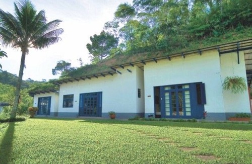 Mendes House | Property with 4 cottages, 5 suites, a game room, a sauna, a pool, a barbecue, and a wine cellar.