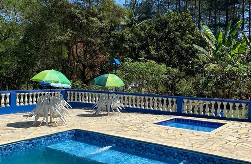 Igarata House | Property with swimming pool, soccer field, Wi-Fi, and a lake with many fish.