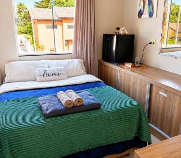 Meia Praia Apartment | Quarto confortável em residência Familiar - WiFi - Netflix -Frigobar próx ao Aeroporto
