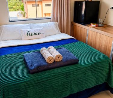 Meia Praia Apartment | Quarto confortável em residência Familiar - WiFi - Netflix -Frigobar próx ao Aeroporto